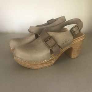 Wedge clogs gray leather size 38